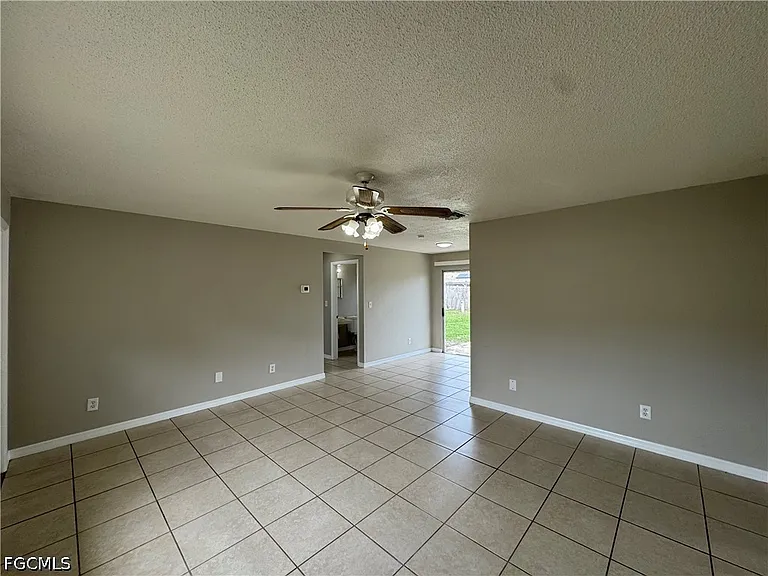 1112 Gifford Ave S — Photo 4