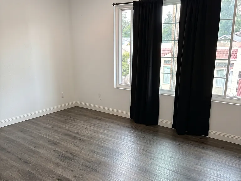 2912 Fruitvale Ave — Photo 4