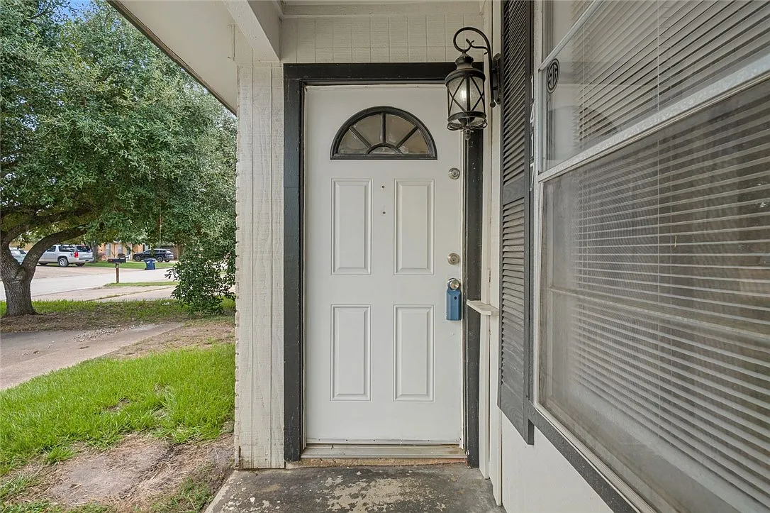 2 bed, 969 sqft, $1,275 — Photo 3