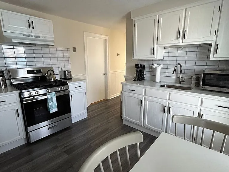 12 Grandview St #3 — Photo 8