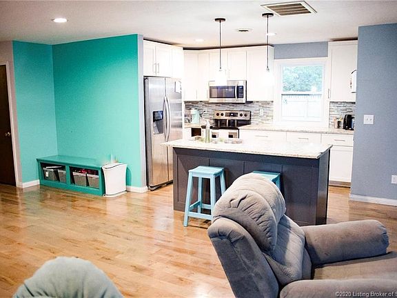 3rd image of 816 Evergreen Dr