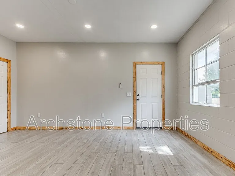 2006 NW 26th St #1/2-B — Photo 14