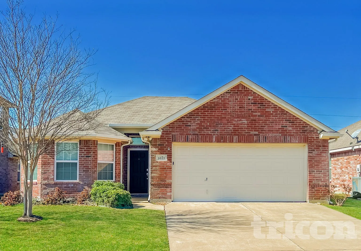 1615 Hillside Drive Waxahachie TX — Photo 1