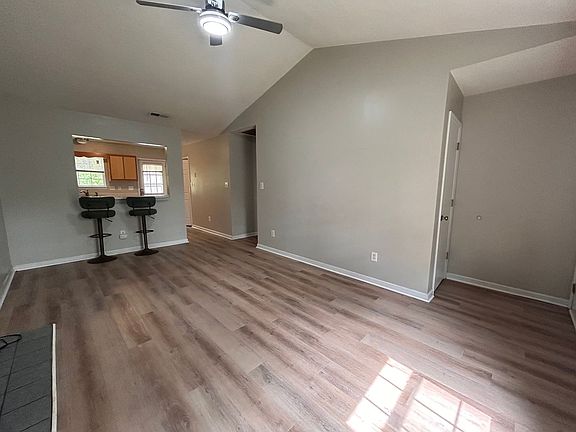 3rd image of 202 Deer Creek Dr