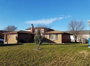 937 Old Beach Rd, Dyer, IN 46311