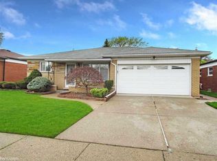 29291 Ridgefield Ave, Warren, MI 48088