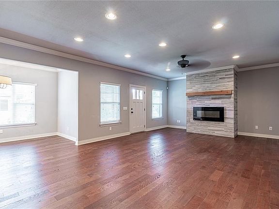 4th image of 3212 Hillstone Ave