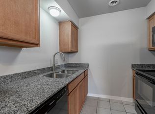 1217 W Sunset Dr #1221, Rogers, AR 72756