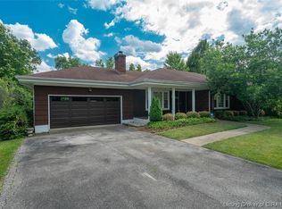 1607 Woodland Rd, New Albany, IN 47150