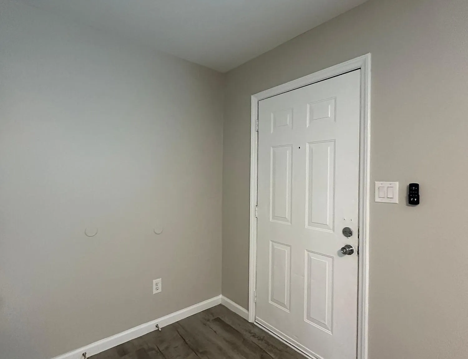 3 bed, 1.5 bath, 1160 sqft, $1,300 — Photo 1