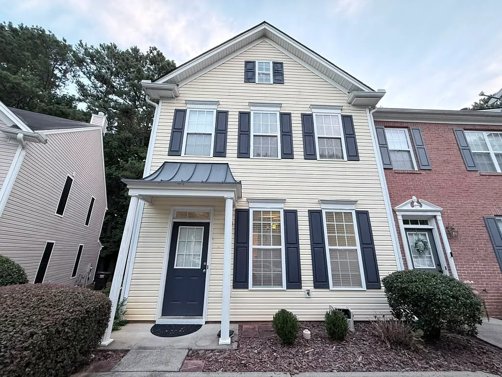 3 bed, 2.5 bath, 1520 sqft, $2,295 — Photo 2