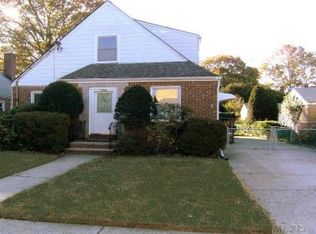 1300 Park Ave, New Hyde Park, NY 11040