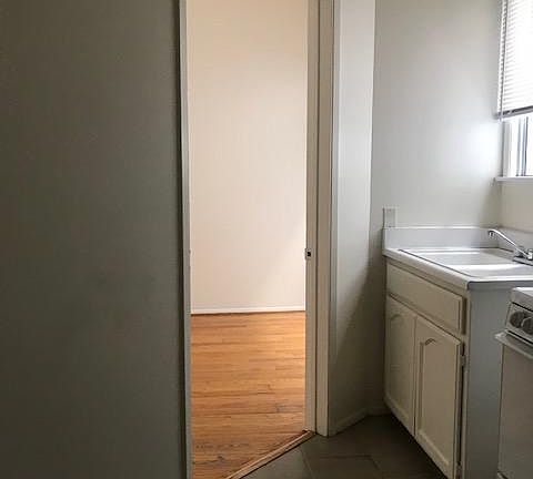 4th image of 1114 Poinsettia Dr APT 12