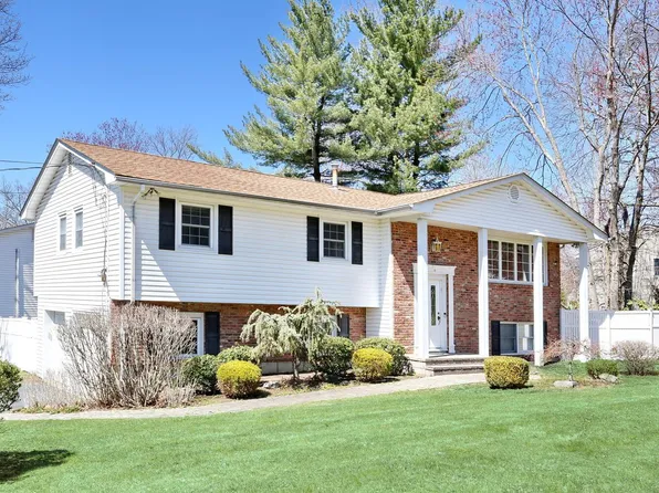 9 Crabapple Lane, Nanuet, NY 10954
