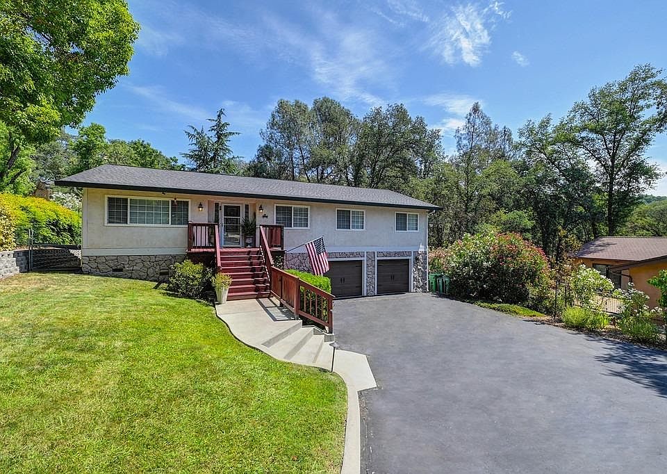 1st image of 23085 Broadmoor Ct