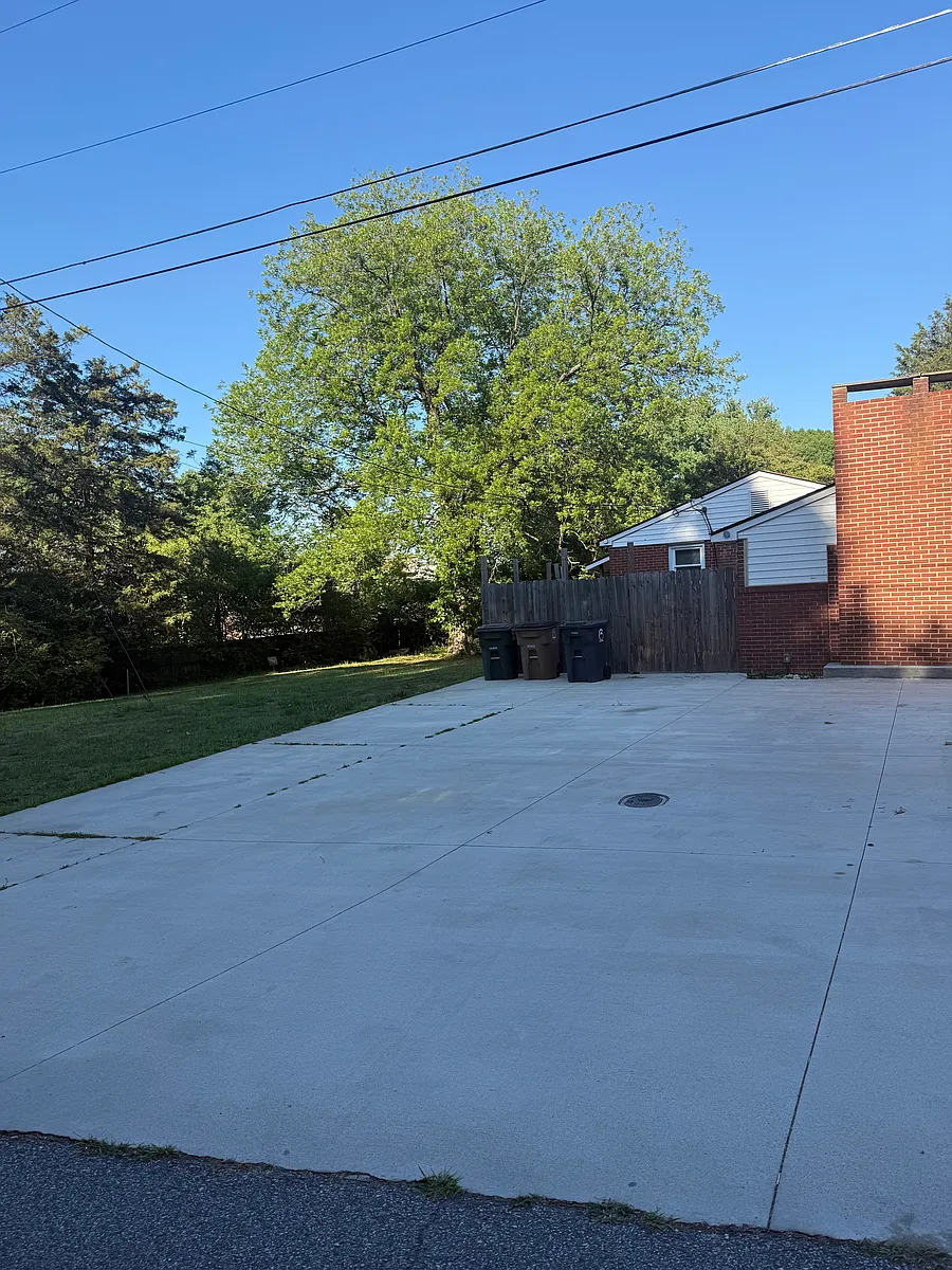 Building Photo - 6720 Forsythia Dr