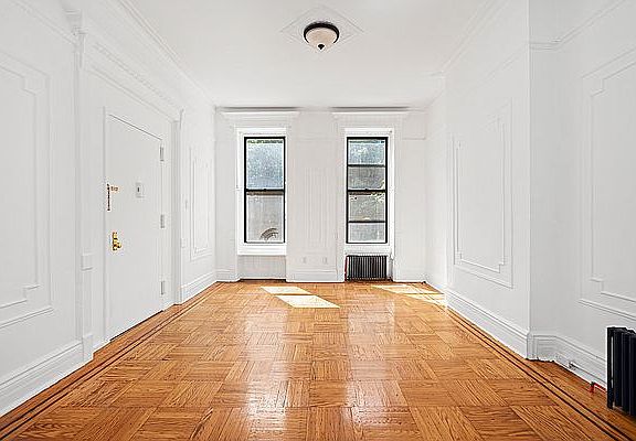 4th image of 129 Chauncey St APT 2