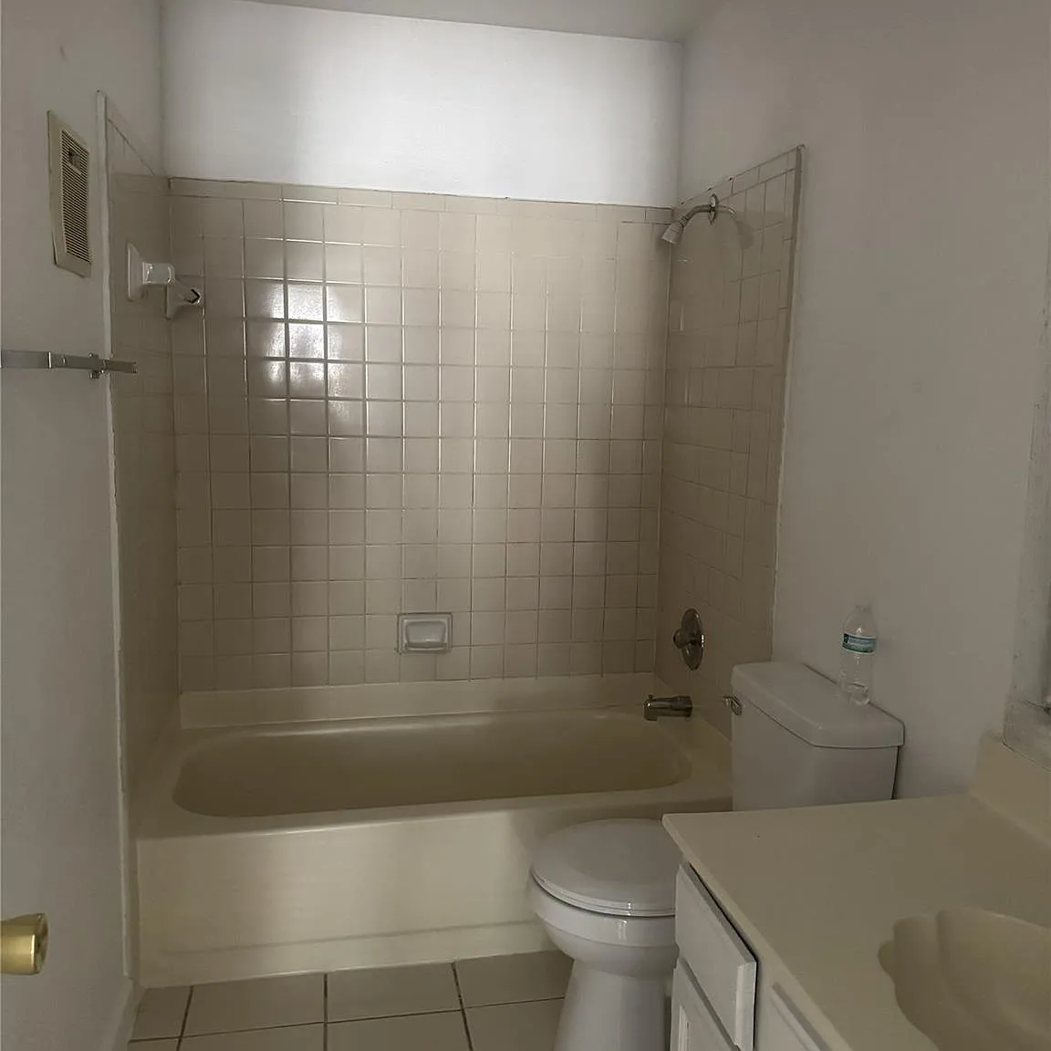 2 bed, 2.0 bath, 1068 sqft, $1,147 — Photo 3