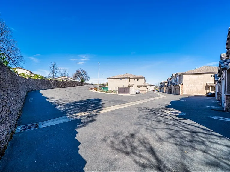 Ridgestone Villas - 870 Mission Sierra — Photo 10