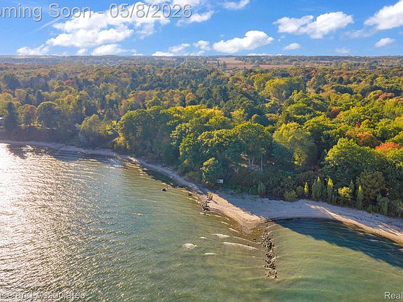 4th image of 3941 Lakeshore Rd
