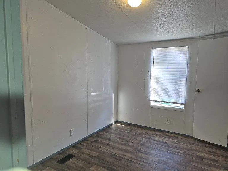 209 S Avenue B — Photo 8