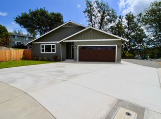 104 Vista Cir, Rogue River, OR 97537
