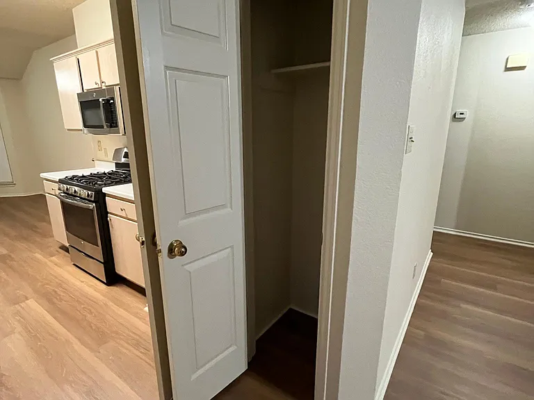 862 Latteridge Dr — Photo 12