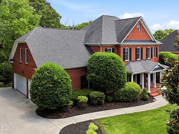 2nd image of 928 Blackstone Dr