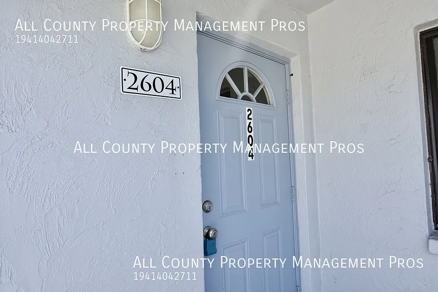 2 Bedrooms In Garden Walk! Freshly Painted!! Spacious And Pet Friendly With Laundry!! Community P... — Photo 2