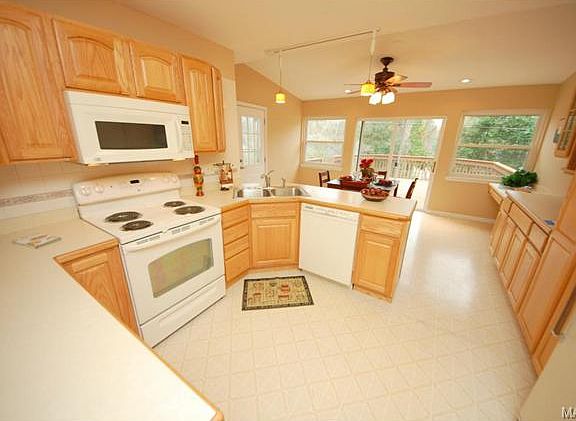 4th image of 12966 Bellerive Estates Dr