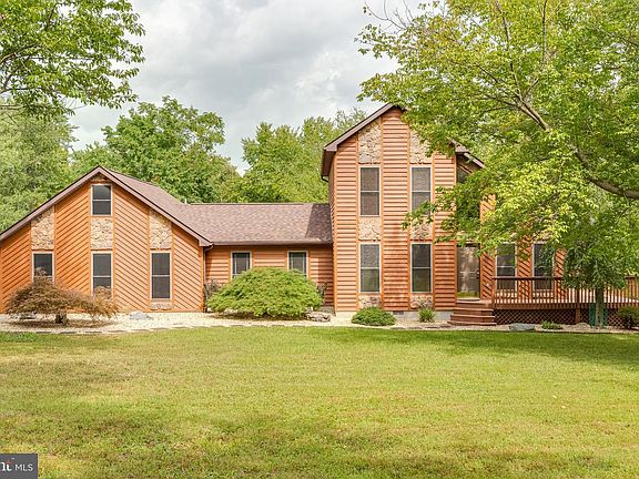 3rd image of 232 Frisky Ct