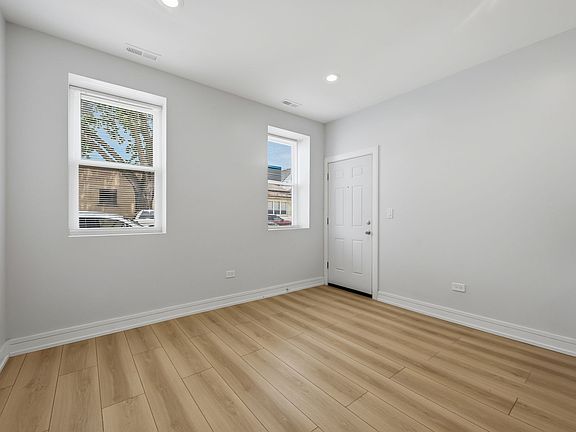 5th image of 2301 S Laramie Ave #2