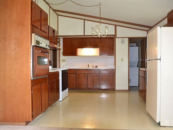 5th image of 303 N Elm St