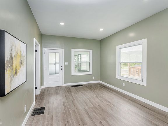 3rd image of 2714 Indianapolis Ave