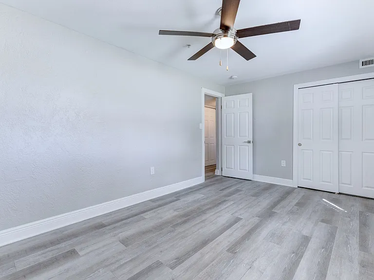 Riverwalk Apartments — Photo 34