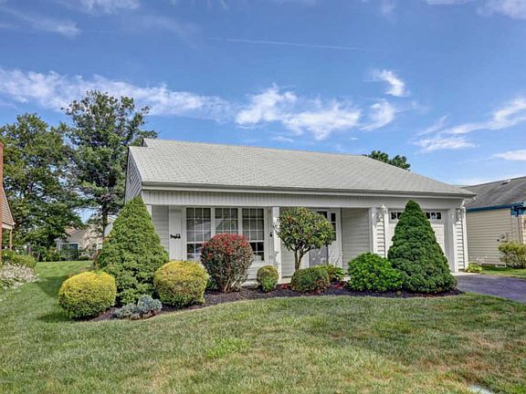 3rd image of 104 Buckingham Dr