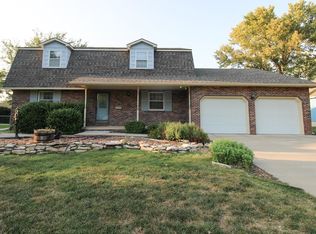 2413 Edgehill Rd, Salina, KS 67401