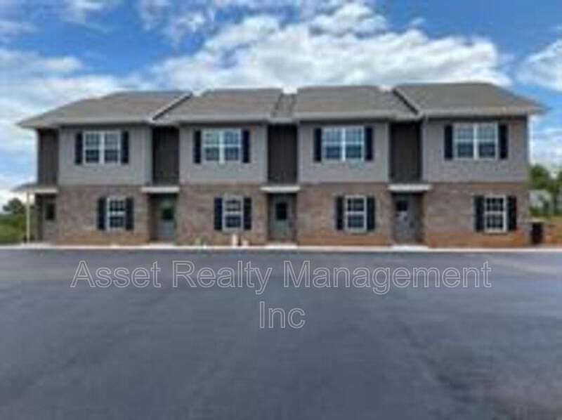 1st image of 933 Warrior Hill Dr #1