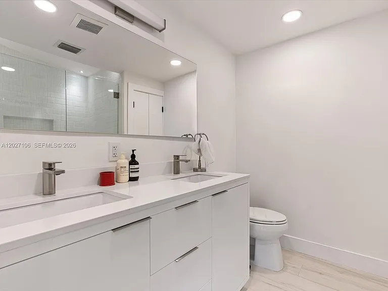 1945 Alamanda Dr — Photo 23