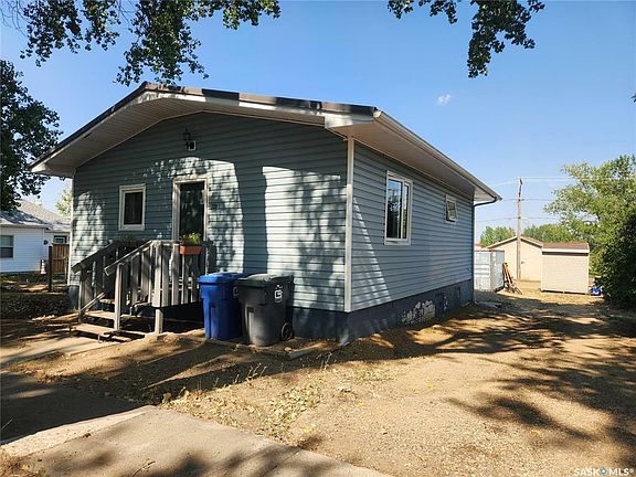 2nd image of 729 Healy Ave