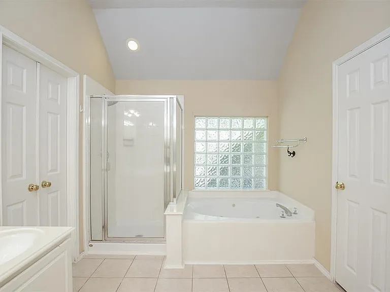 20502 Pioneer Bend Ct — Photo 18