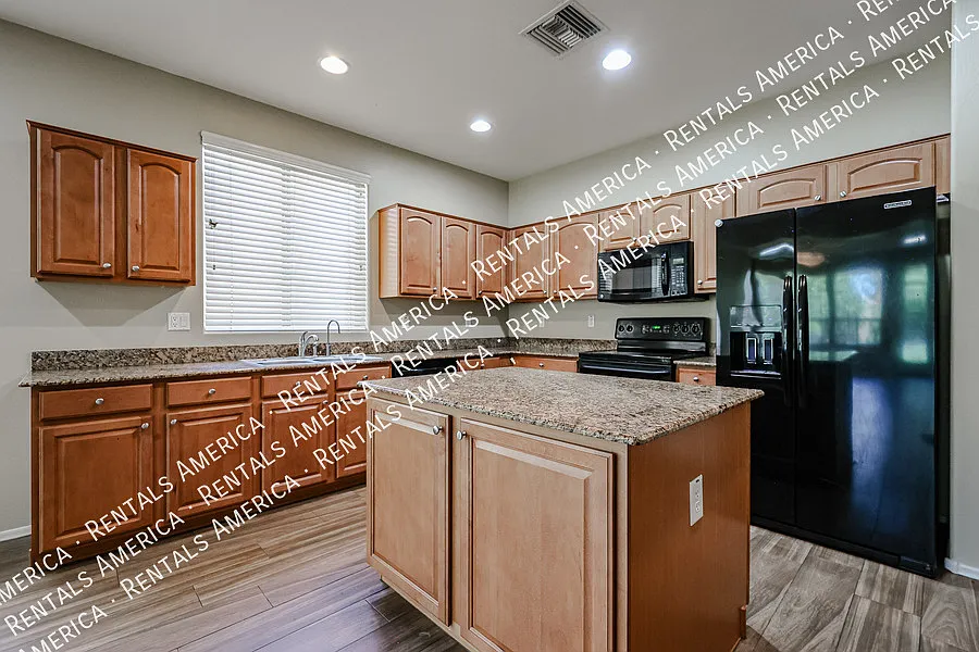 Beautiful & Bright 4 Bedroom Home in Ideal Chandler Location! — Photo 1