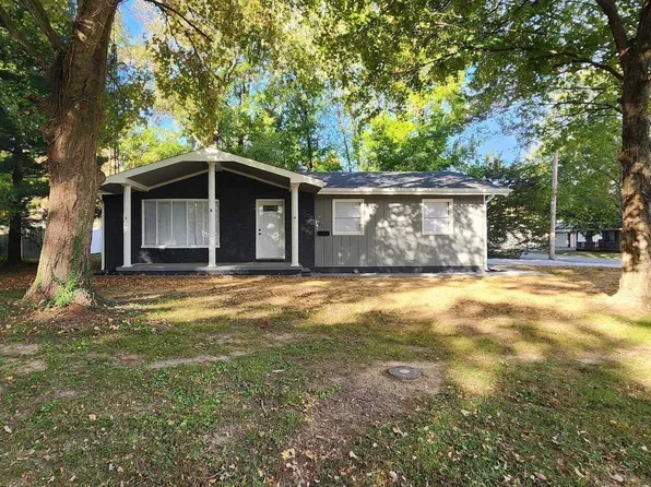 701 Lickliter St, Benton, IL 62812