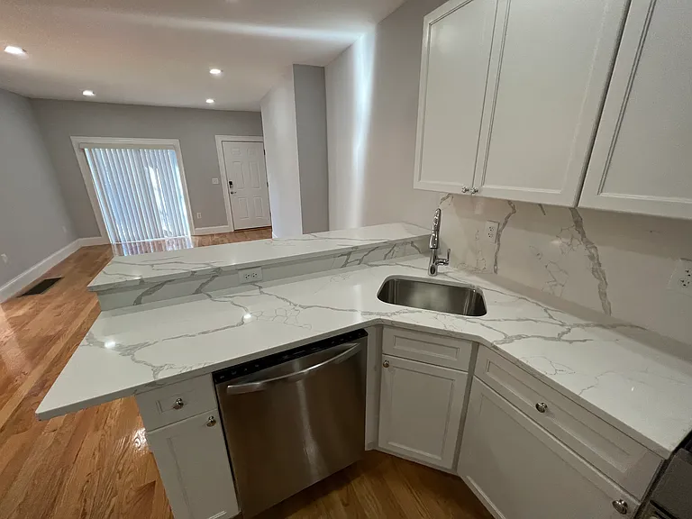 372 Oxford St #2A — Photo 10