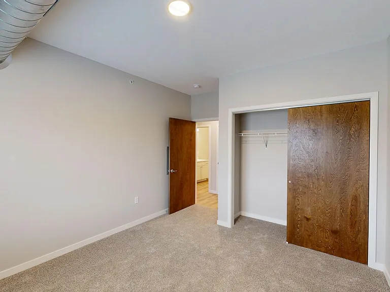 South Pointe Apartments — Photo 46