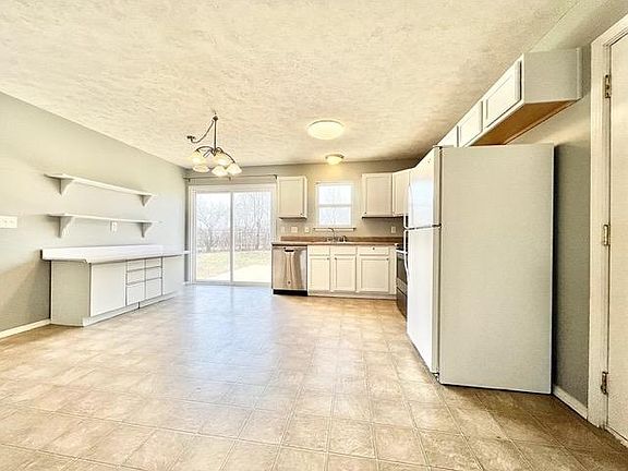 4th image of 3 Richwood Trl