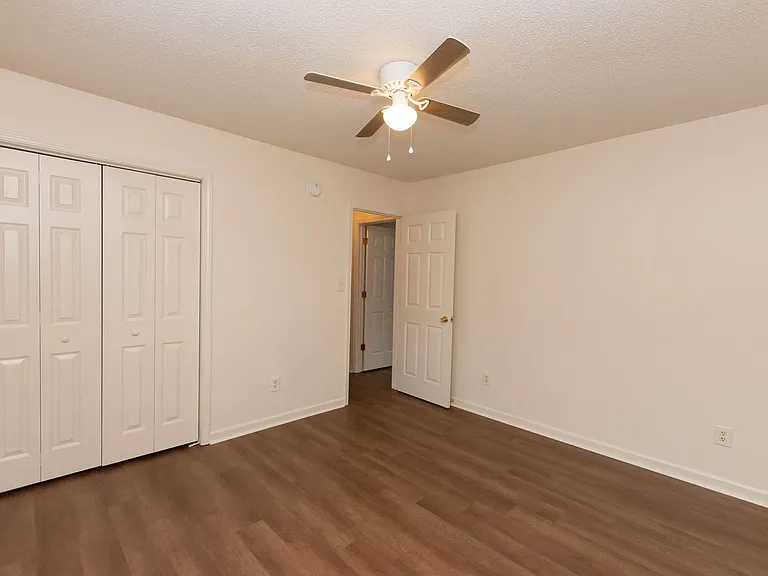 241 Lakewood Dr — Photo 21