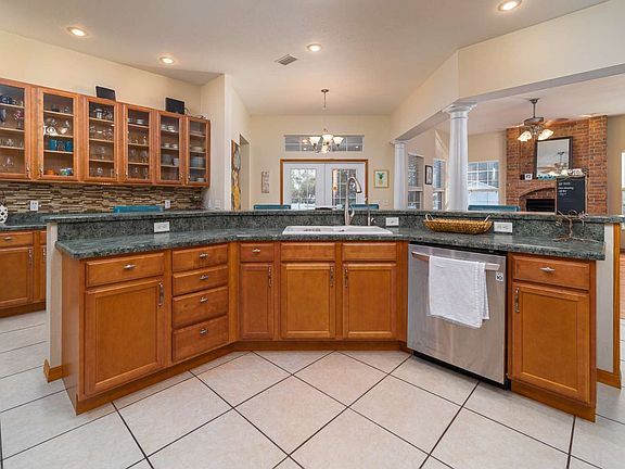 4th image of 208 SW Bethany Pl