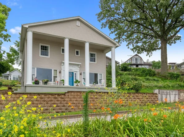 1203 E Mississippi Dr, Muscatine, IA 52761