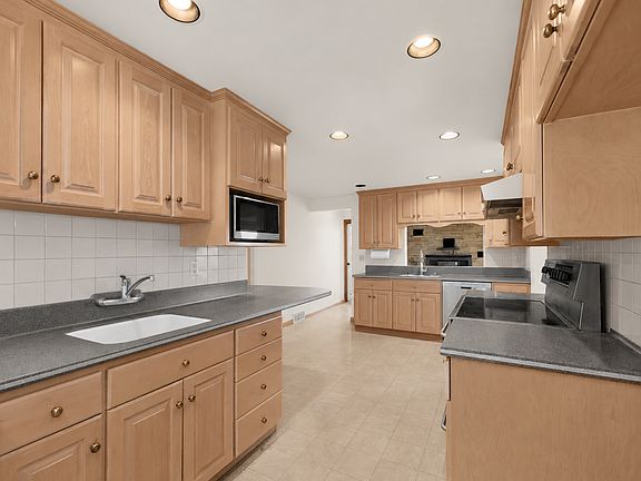 4th image of 10323 48th Ave NE